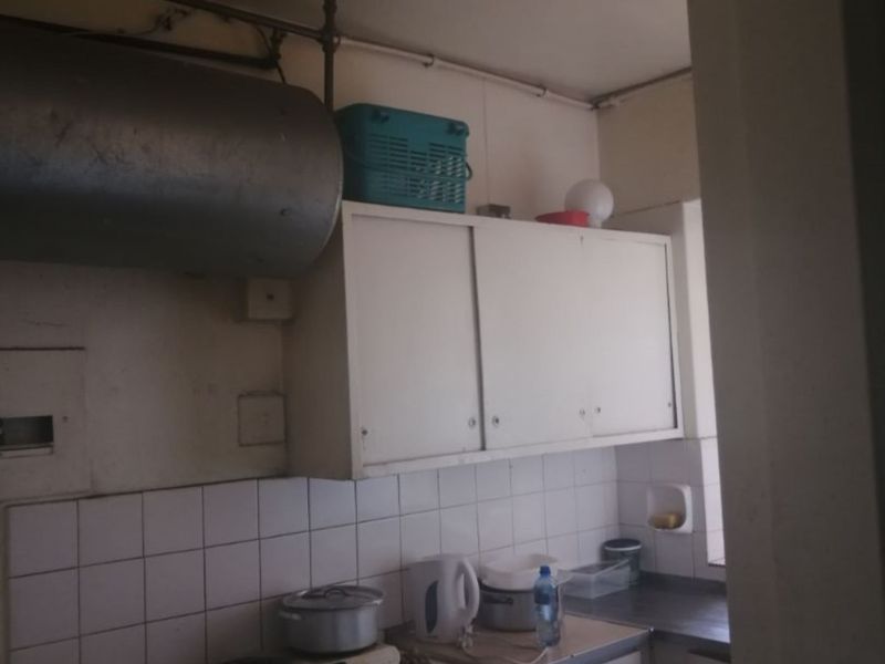 BARGAIN !!!  - 1.5 bedroom apartment in Sunnyside - Photo 4