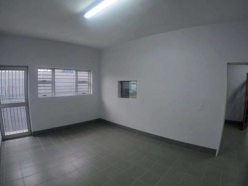 184sqm light industrial unit To Let Brackenfell - Photo 8
