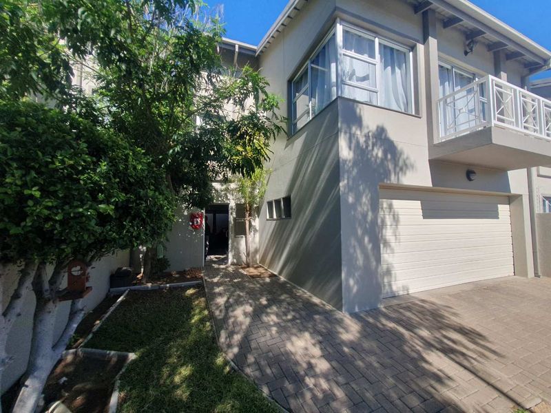 Spacious Townhouse For Sale in the Heart of Klein Windhoek - Photo 2