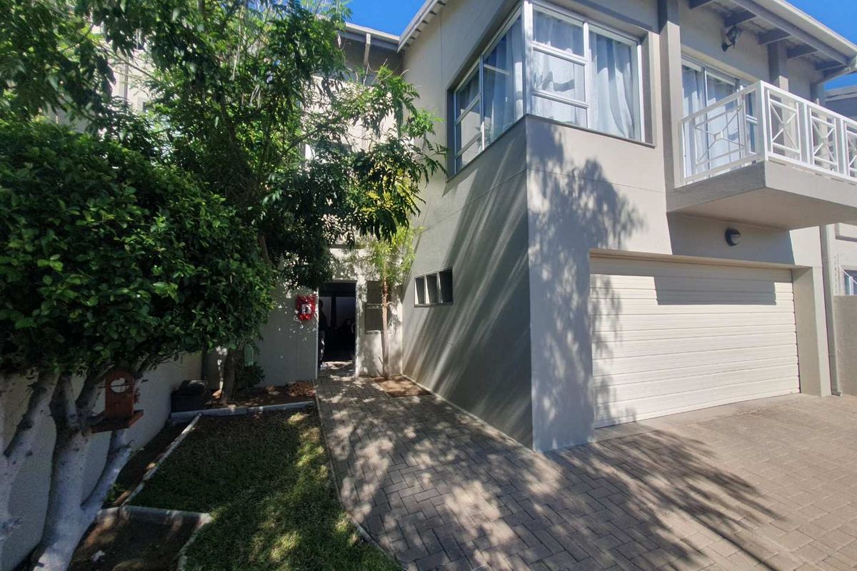 Spacious Townhouse For Sale in the Heart of Klein Windhoek - Photo 2