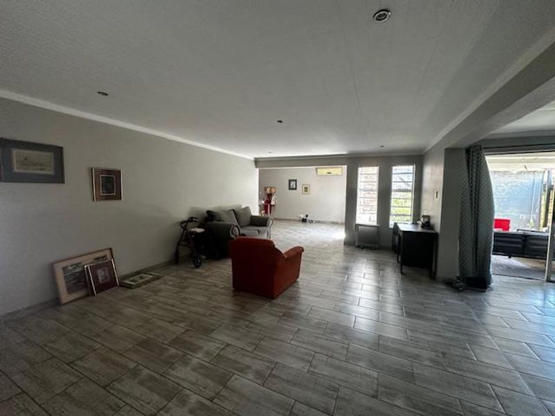 Stylish Family Living Designed for Comfort, Space & Entertaining - Photo 6