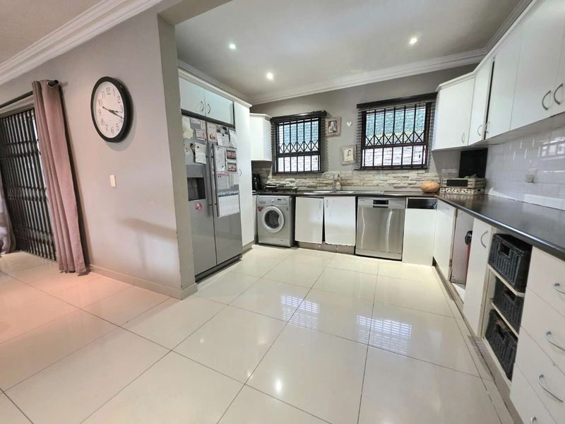 Single Storey, 3 Bedroom Townhouse in Aintree Lane For Sale - Photo 9