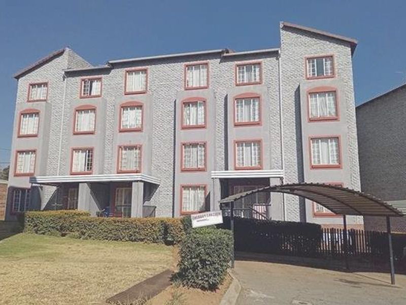 Upstairs neat apartment for Rent - Photo 2