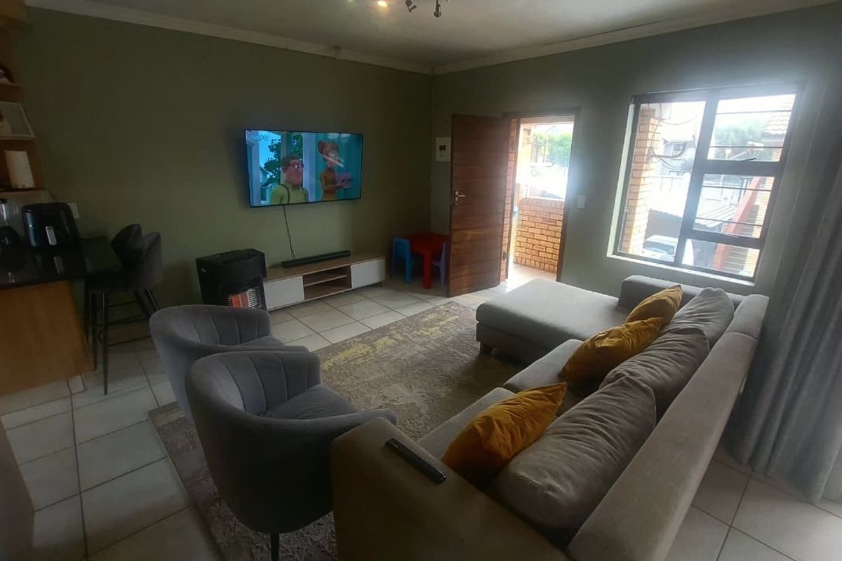 Modern 2-Bedroom Home with Open-Plan Living & Balcony - Photo 3