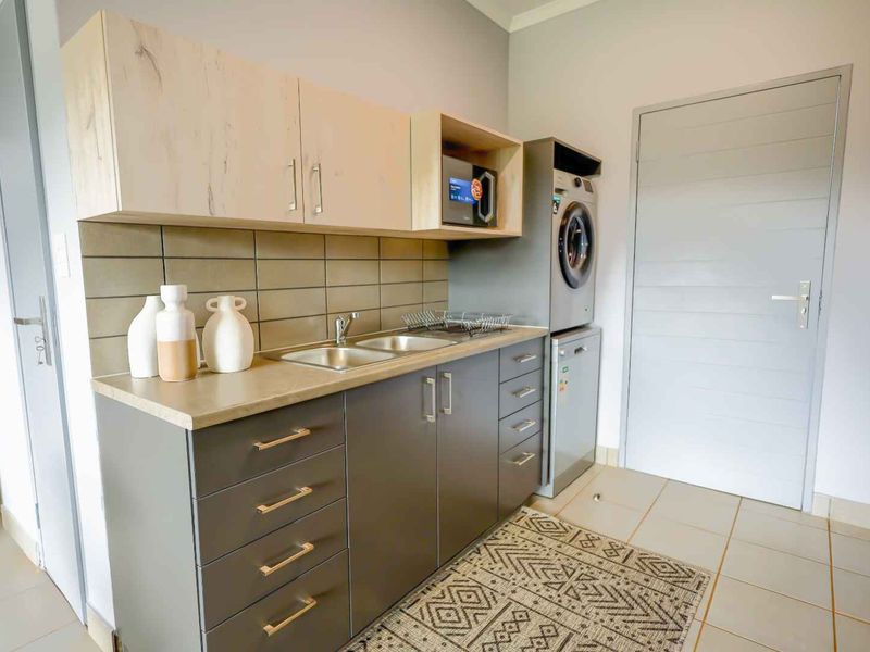 Brand new Ultra-Modern 2 Bedroom, 2 Bathroom Apartment to Rent in Montana - Photo 4