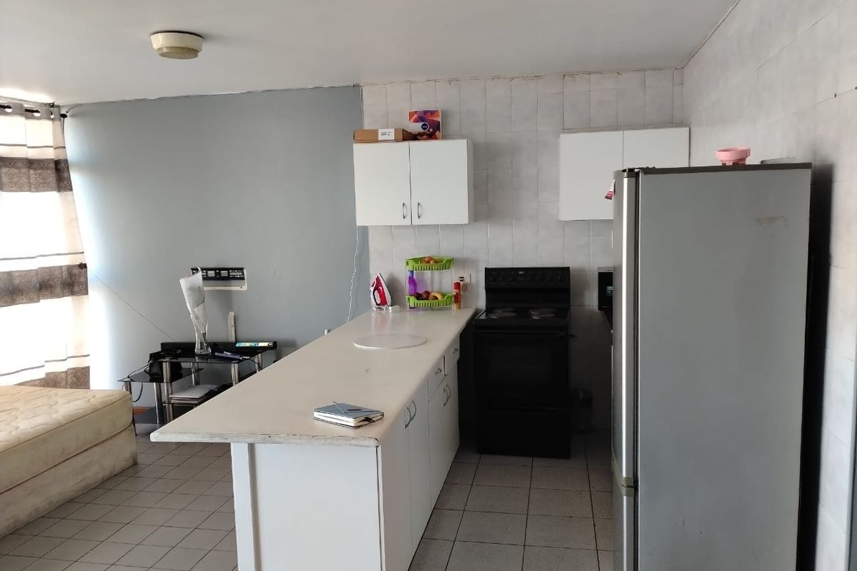 Spacious open plan unit - Photo 4