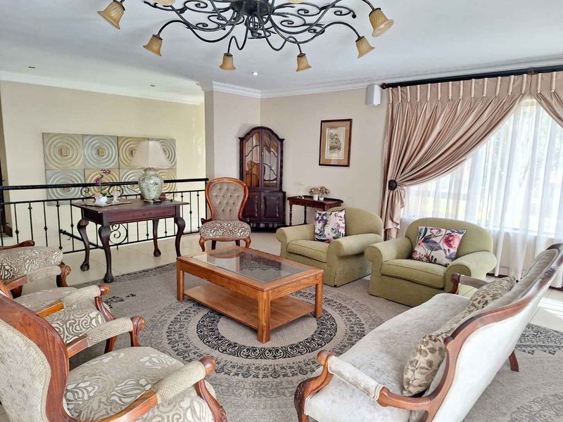 Magnificent Modern Living in The Wilds Security Estate!  The Entertainer's dream! Ideal for Embassy personnel or Executives!. - Photo 2