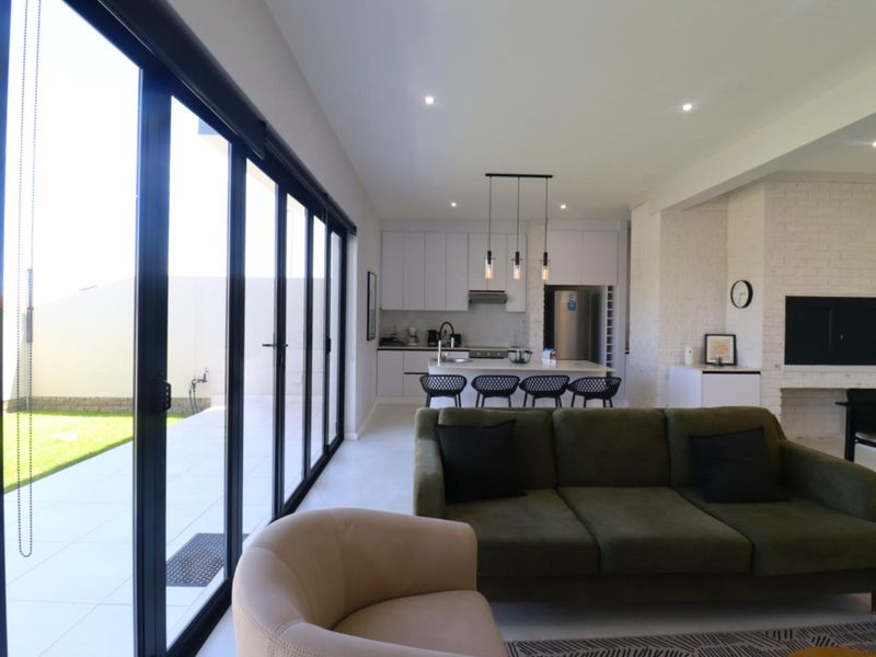 Luxury 3-Bedroom Townhouse Overlooking the Namib Dunes, Perfect Home or Airbnb Investment - Photo 9