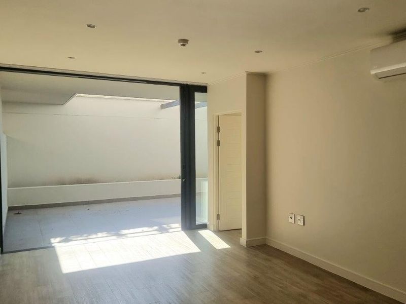 Modern 2 Bed, 2 Bath Apartment In Secure Retirement Estate - Photo 7