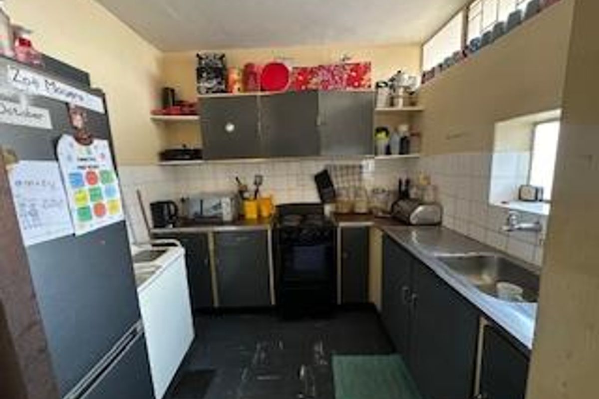 Smart Investment: Sunnyside 1-Bedroom! - Photo 4