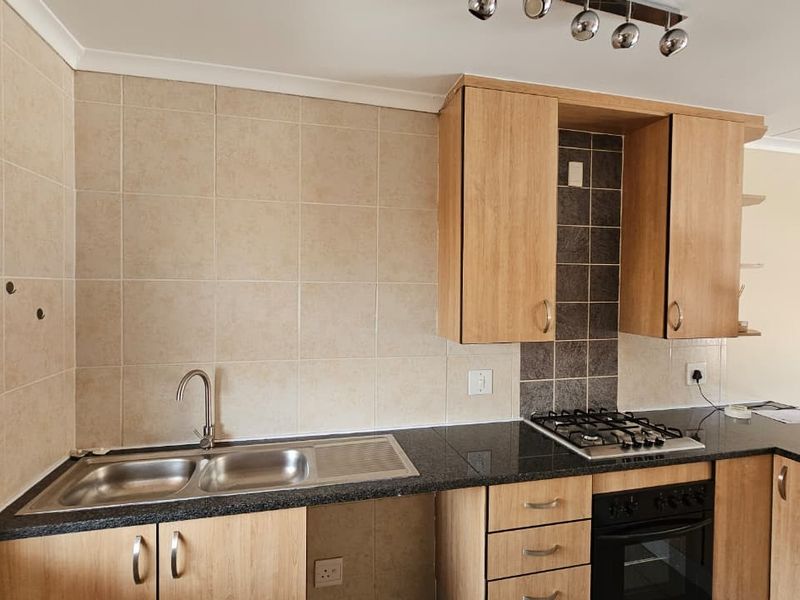 Apartment For Sale in Florentia, Alberton - Photo 4
