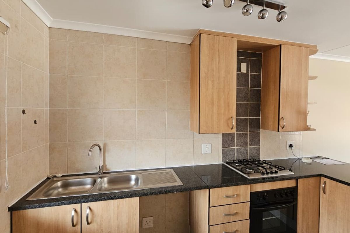 Apartment For Sale in Florentia, Alberton - Photo 4