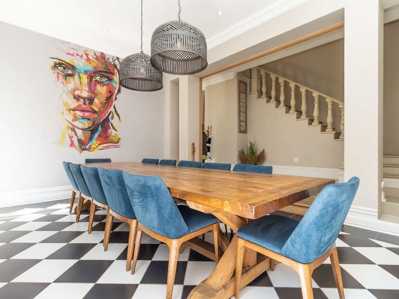 Mediterranean oasis family home - Photo 10