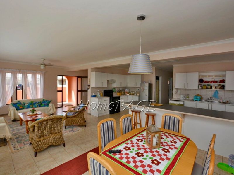 Ext 10, Henties Bay:  Airy Corner Home with LOTS OF LIGHT is for sale - Photo 9