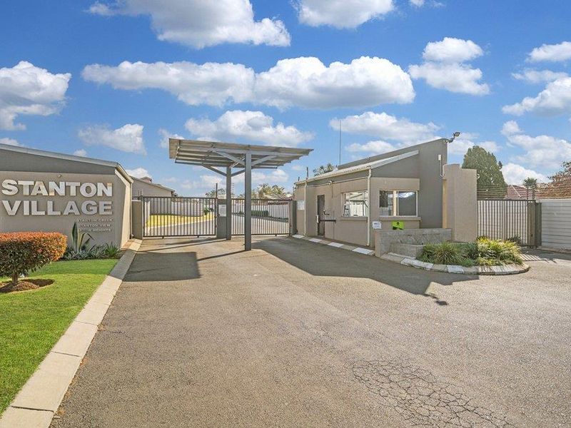 SPACIOUS GROUND FLOOR UNIT - Photo 3