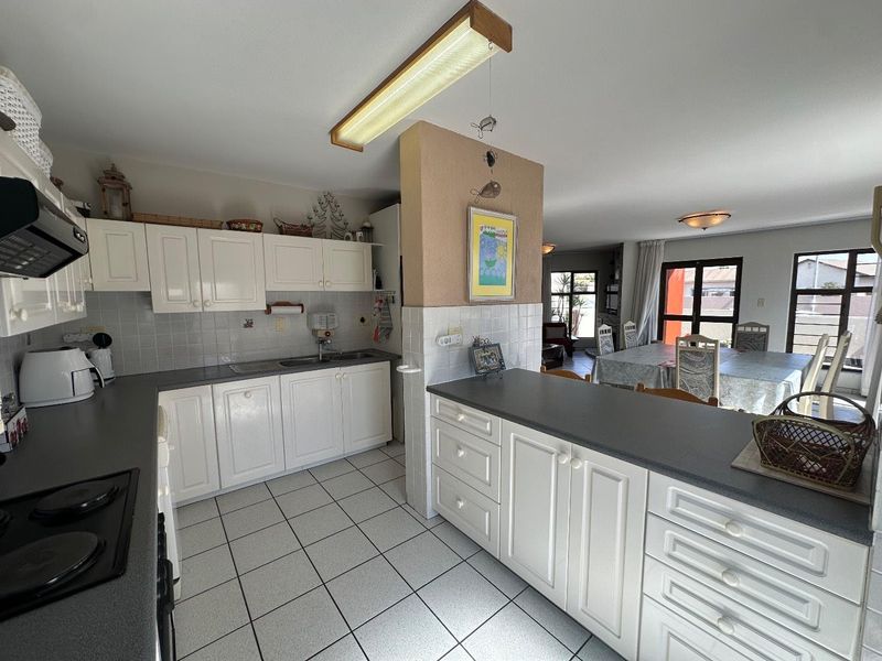 TOWNHOUSE FOR SALE IN CENTRAL SWAKOPMUND, NAMIBIA - Photo 4