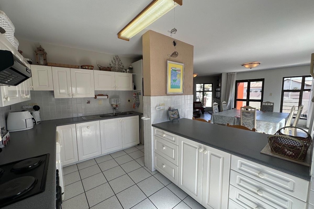 TOWNHOUSE FOR SALE IN CENTRAL SWAKOPMUND, NAMIBIA - Photo 4