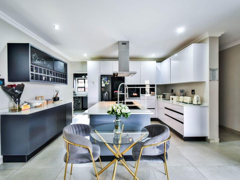 Modern Family Home in Savannah Country Estate - Photo 5