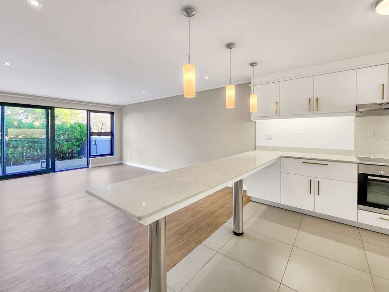 A Rare Find - Two Bedroom Garden Apartment with Mountain Views - Photo 4