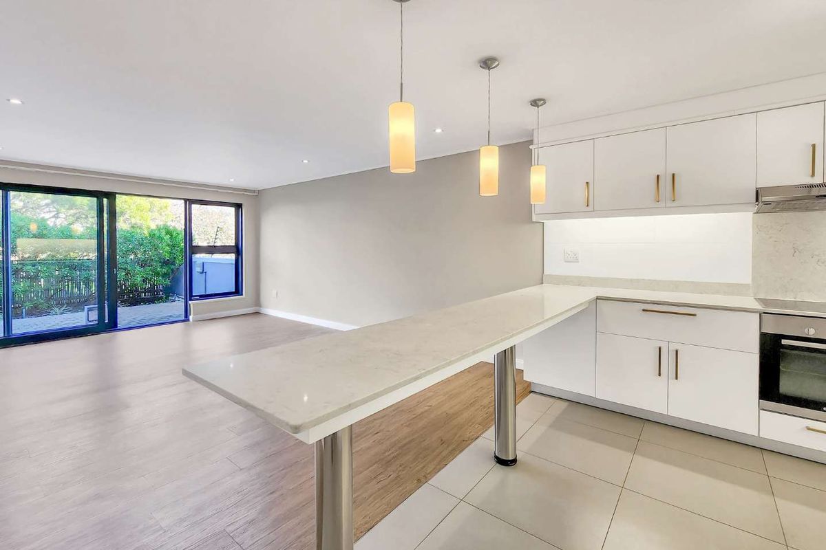 A Rare Find - Two Bedroom Garden Apartment with Mountain Views - Photo 4