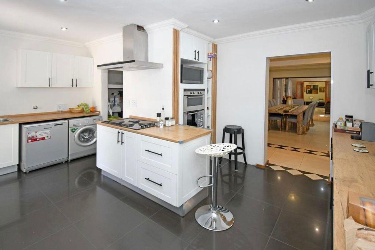 6 Bedroom House For Sale In Noordgang Ext 11 - Photo 3