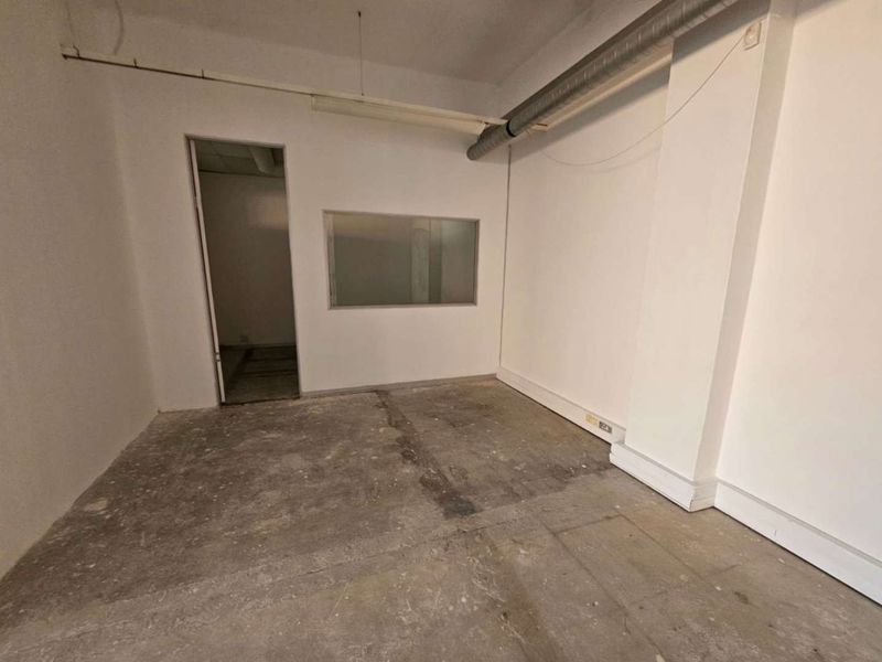 347m2 office to let in Loop Street - Photo 9