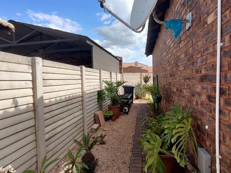 Modern 2-Bedroom Simplex for Sale in Andeon, Pretoria West – R850,000 - Photo 9