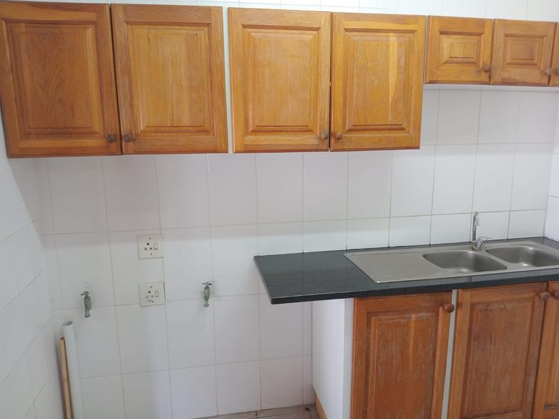 Spacious 4-Bedroom Family Home with Pool, Study & Entertainment Area - Photo 7