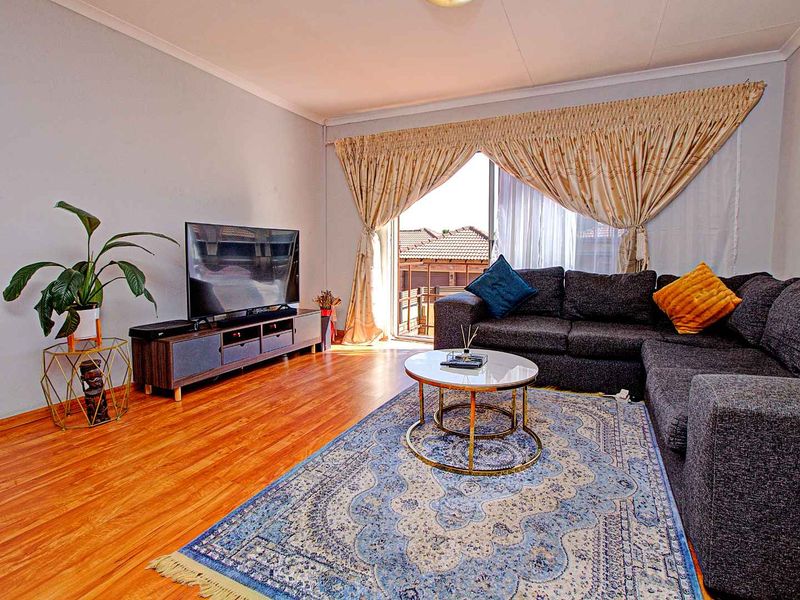 Effortless Living: Stylish Townhouse Awaits You! - Photo 3