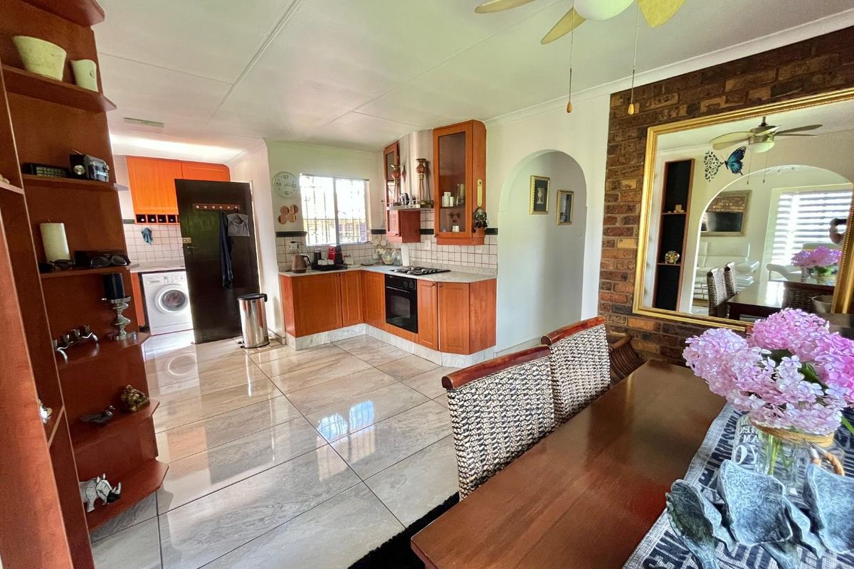 Chic Retreat: Ideal for  young Couples or Downsizers - Photo 4