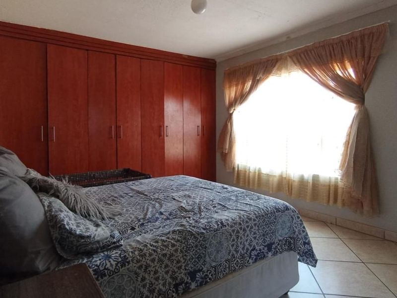 3 Bedroom House for Sale in Soshanguve, Pretoria - Photo 6