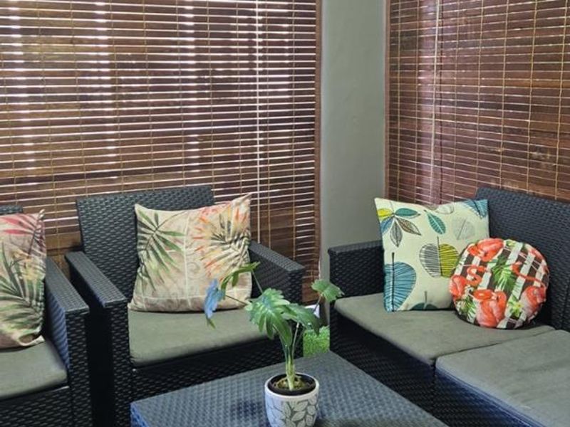 Charming 2-Bedrooms & Steps from Pereybere Beach - Photo 2