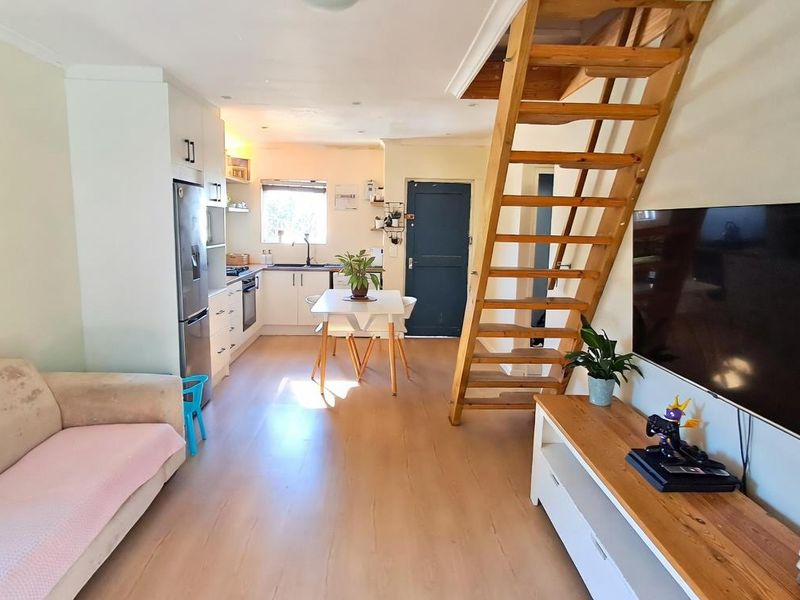 Neat 3 Bedroom Home With Pool in Brackenfell - Photo 6