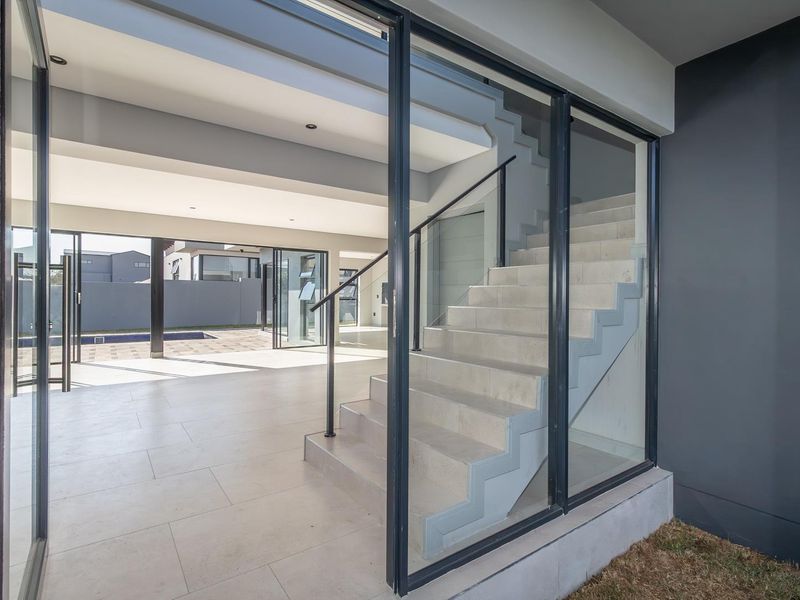 MODERN LUXURY LIVING AT ITS FINEST - Photo 5