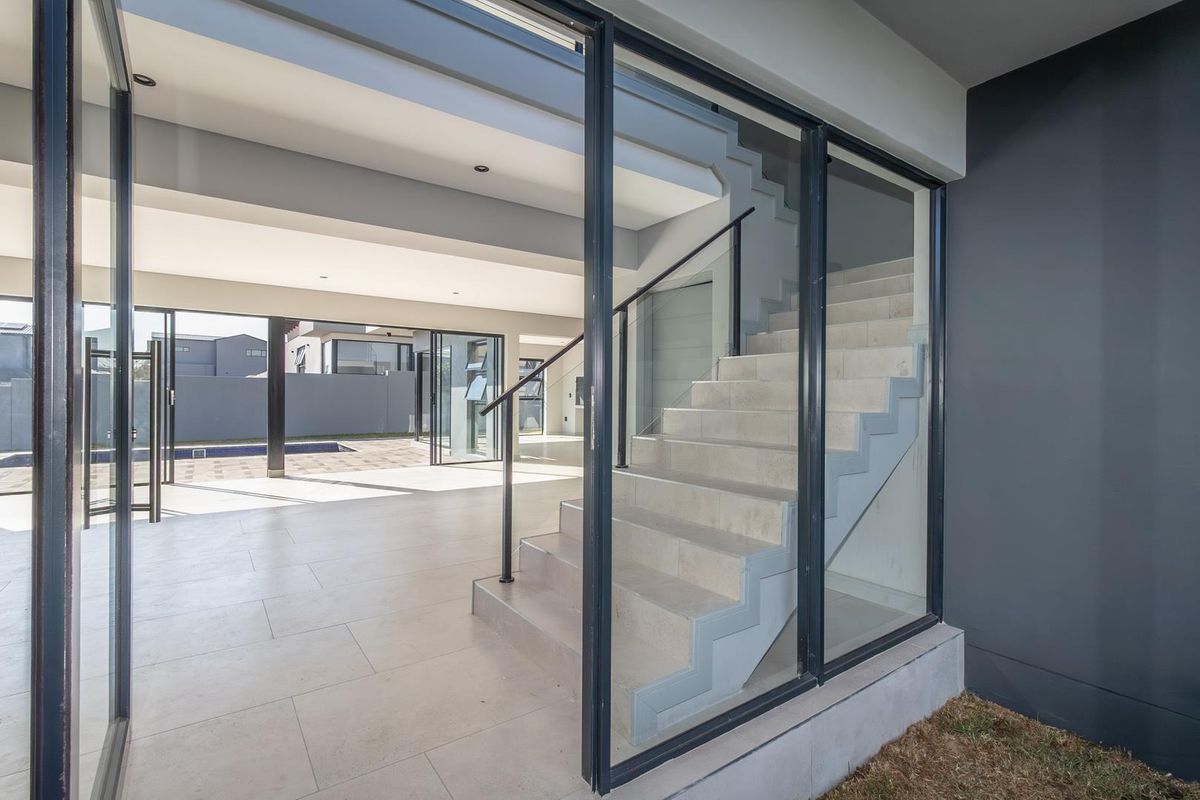 MODERN LUXURY LIVING AT ITS FINEST - Photo 5