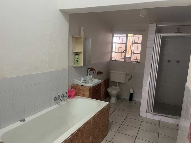 Excellent Investment Opportunity in a Sought-After Area – House Plus Flat - Photo 7