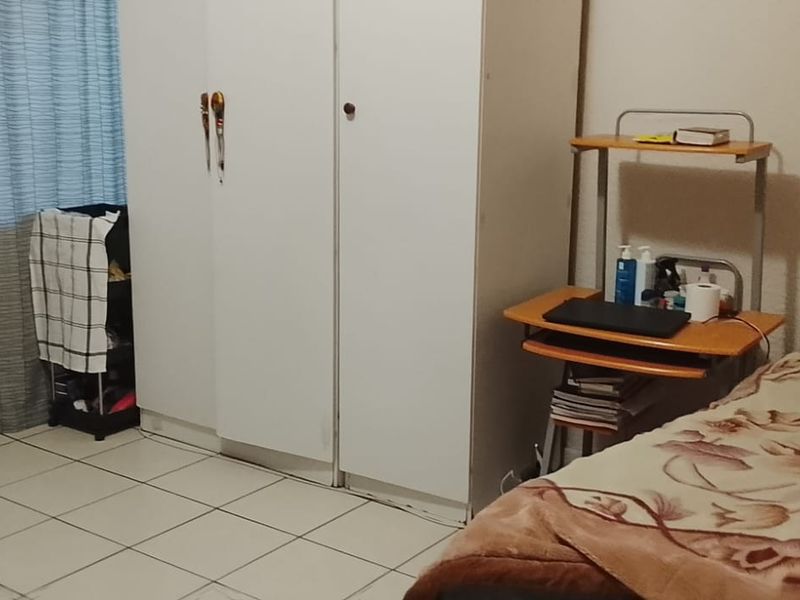 **Spacious Bedroom Available in Shared Apartment – Ideal for a Lady** - Photo 3