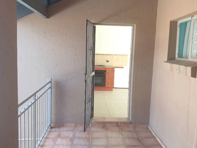 Cozy two-bedroom first floor apartment for sale in Kleinfontein Lake, Benoni - Photo 2