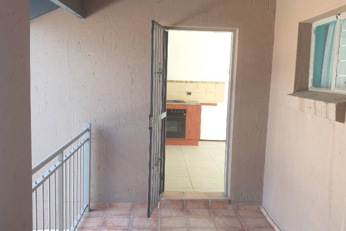 Cozy two-bedroom first floor apartment for sale in Kleinfontein Lake, Benoni - Photo 2