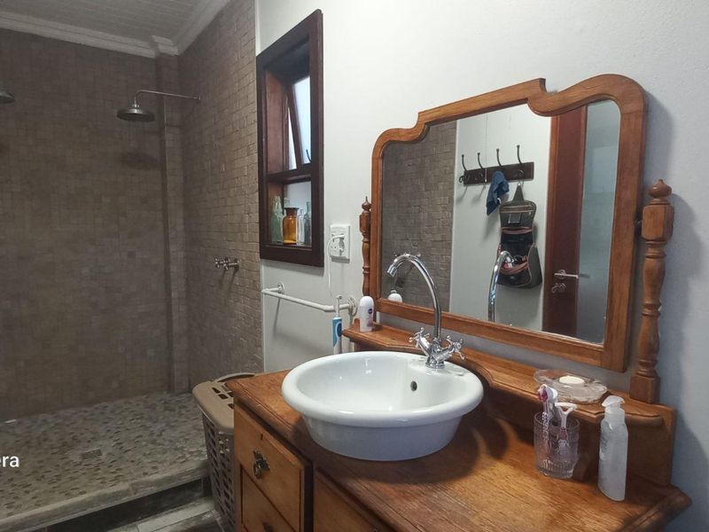 Welcome to this exceptional property, a true sanctuary of space and luxury - Photo 8