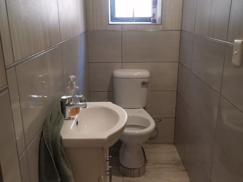 4 Bedroom House For Sale in Vanderbijlpark CE 4 - Photo 7