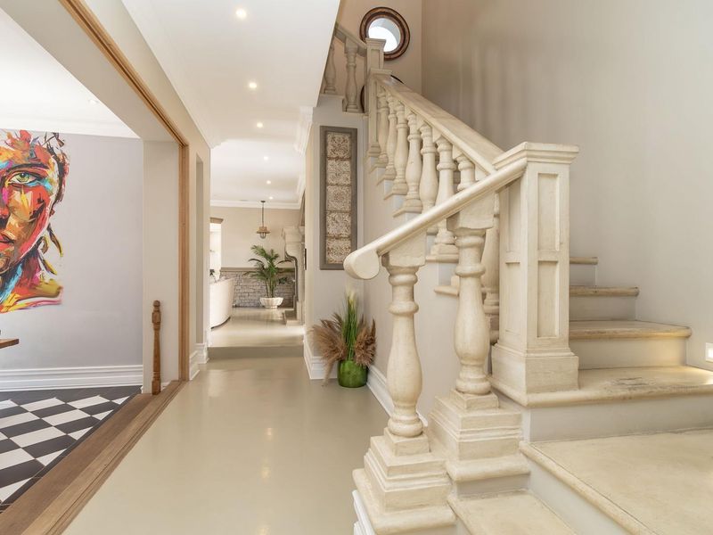 Mediterranean oasis family home - Photo 9