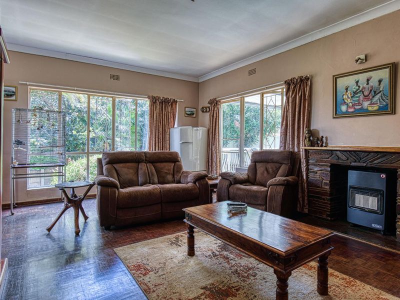 SPACIOUS FAMILY HOME WITH POOL, VIEWS AND POTENTIAL FLATLET - Photo 6