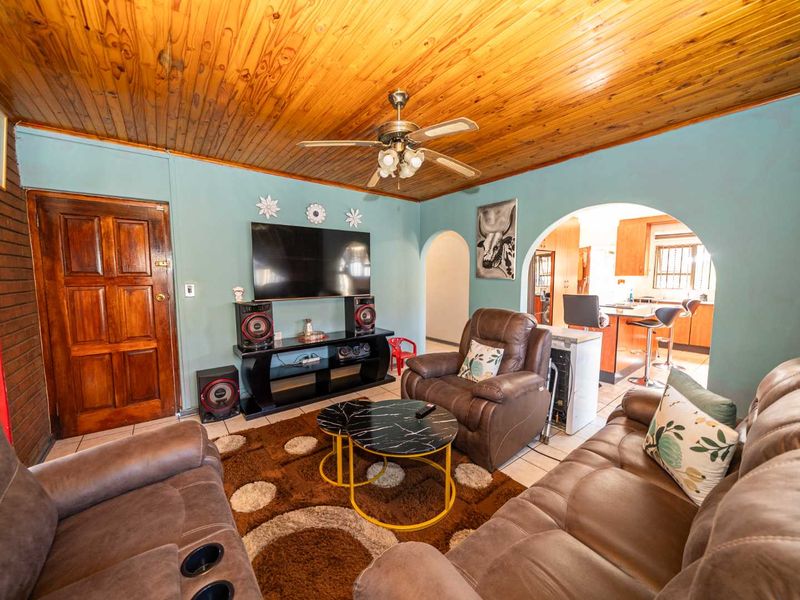 4 Bedroom House in New State Area - Photo 3