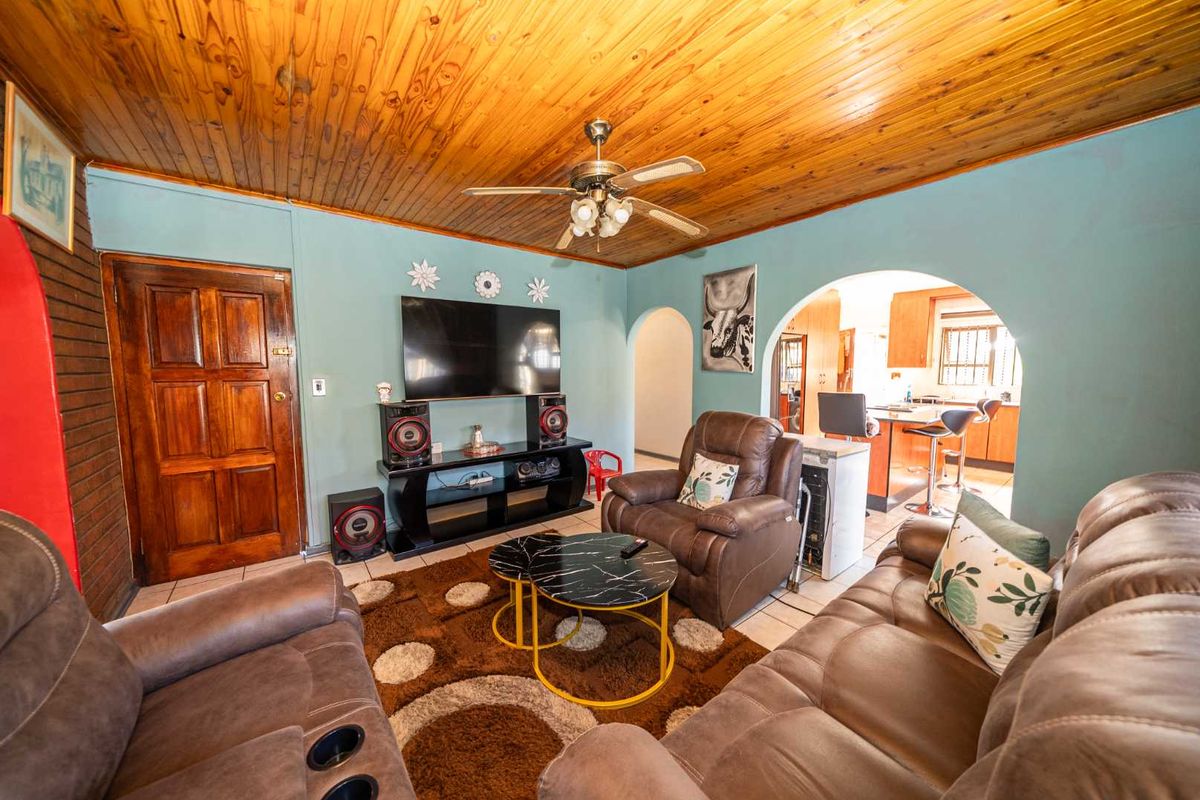 4 Bedroom House in New State Area - Photo 3