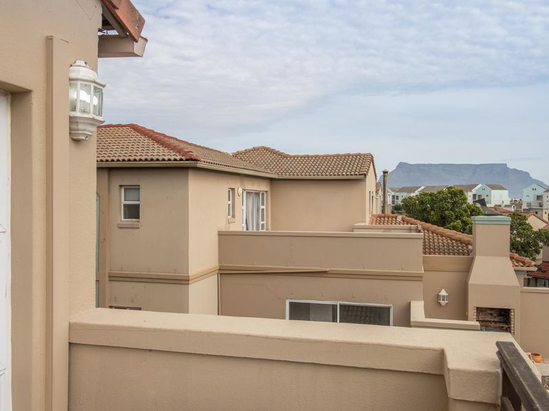 Immaculate West-Facing Townhouse in The Stableyard, Royal Ascot Estate! - Photo 7