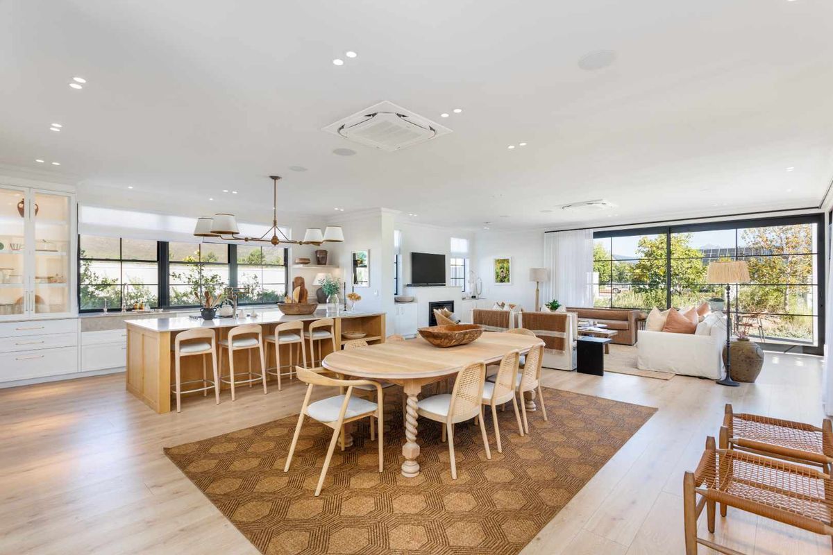 Distinguished Eight-Bedroom Villa-Inspired Home with Meticulous Details on Val de Vie Estate - Photo 4