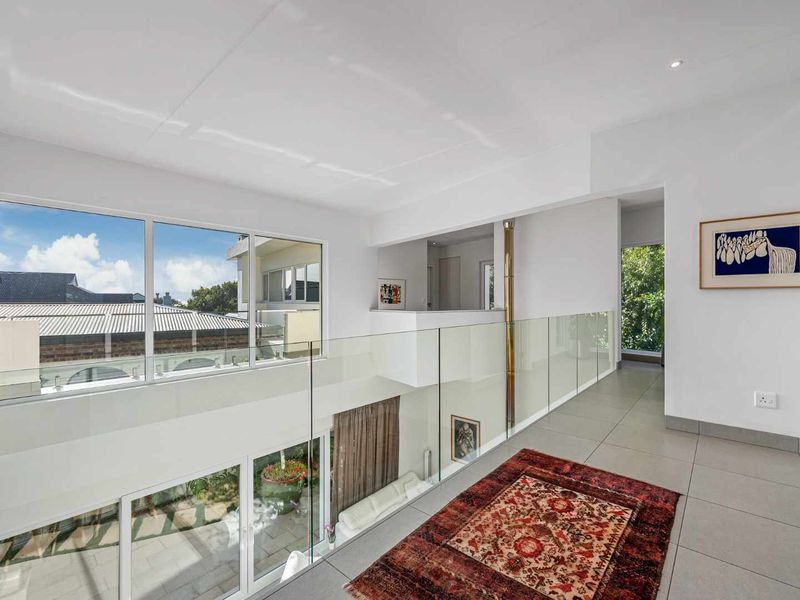 Luxury 6 Bedroom Home in Upper Claremont - Photo 8