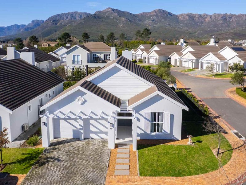 Elegant Three-Bedroom Home in The Vines on Val de Vie Estate - Photo 4