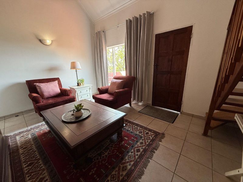 Elegant 3-Bedroom Duplex Showcasing Modern Comforts and Stunning Views - Photo 7